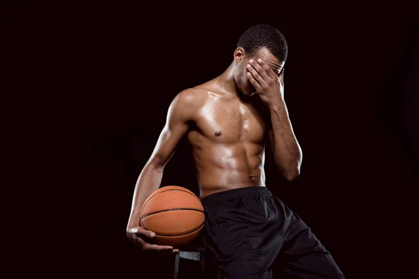 Joueur de basket avec balle — Photo