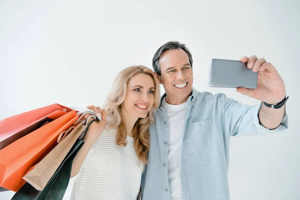 Pareja tomando selfie — Foto de Stock