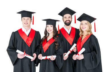 Diploma ile mutlu öğrenciler 