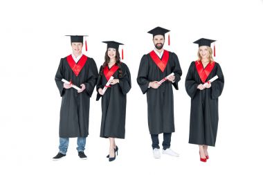 Diploma ile mutlu öğrenciler 