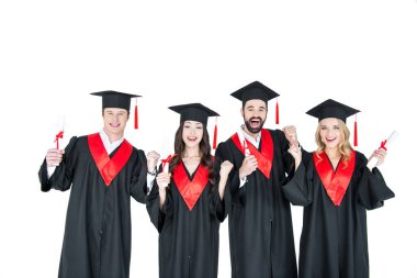 Diploma ile mutlu öğrenciler 