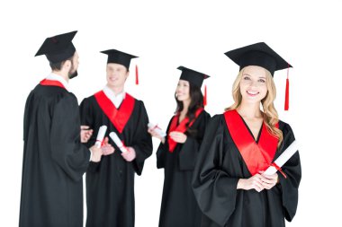 Diploma ile mutlu öğrenciler 