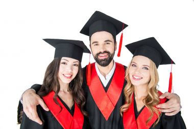Mortarboards mutlu öğrenciler 