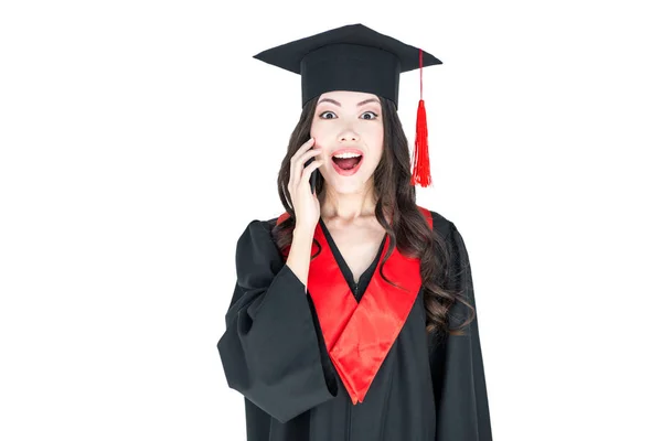 Jonge vrouw in mortarboard — Stockfoto