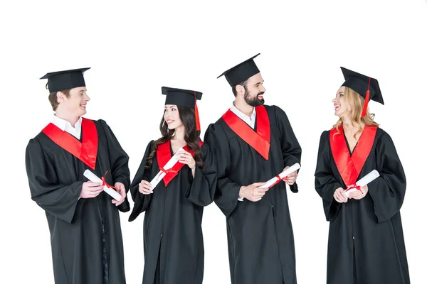 Zufriedene Schüler mit Diplomen — Stockfoto