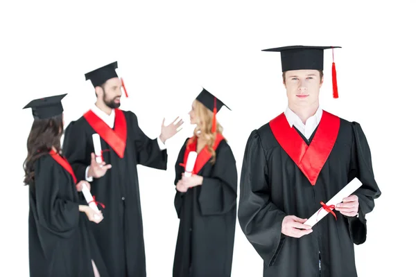 Estudiantes felices con diplomas — Foto de Stock