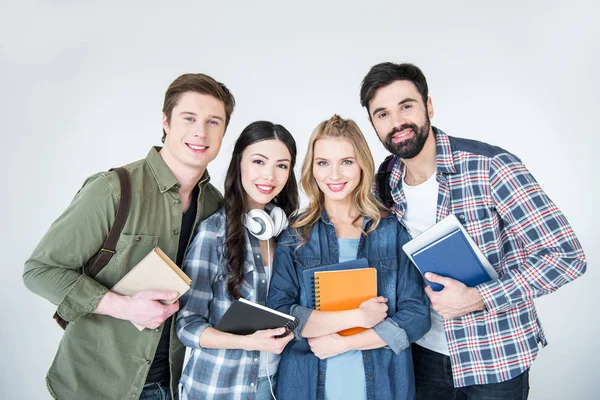 Vier studenten met boeken — Stockfoto