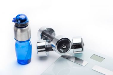 spor malzemeleri üzerine beyaz izole
