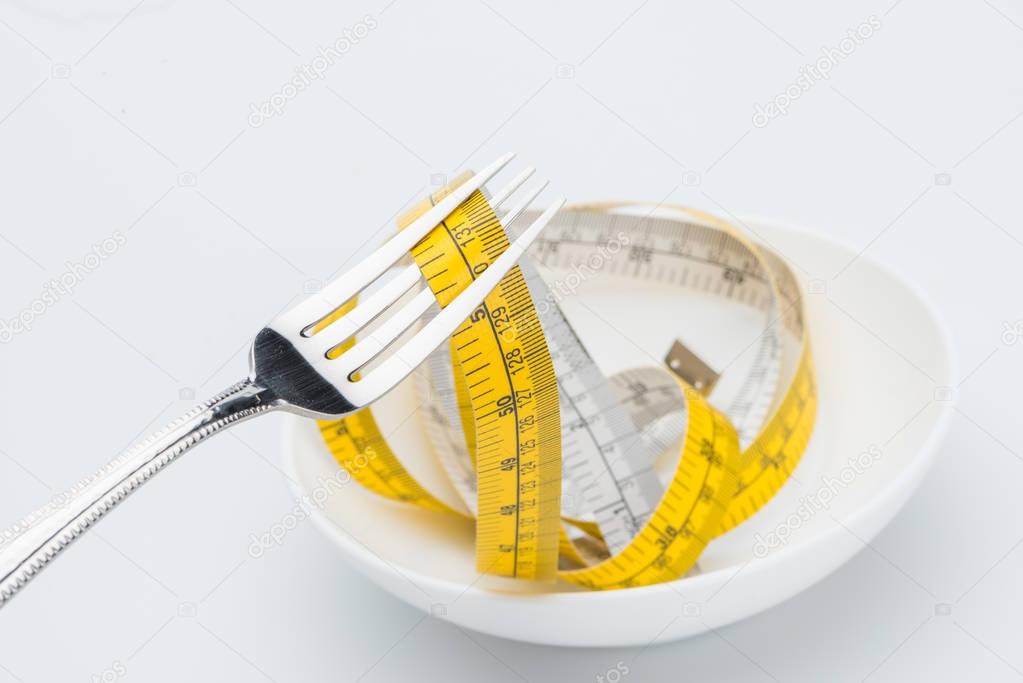 1 measuring tape on fork