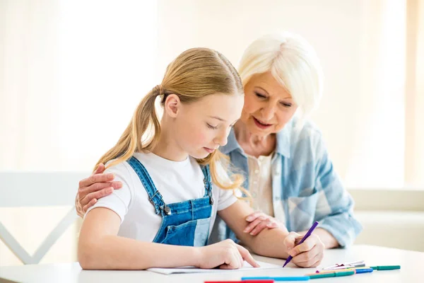 Girl with grandmother drawing — Stock Photo, Image