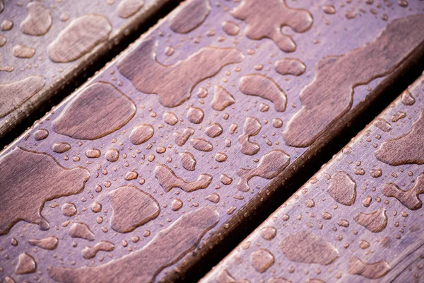 Tropfen auf Holzplanken — Stockfoto