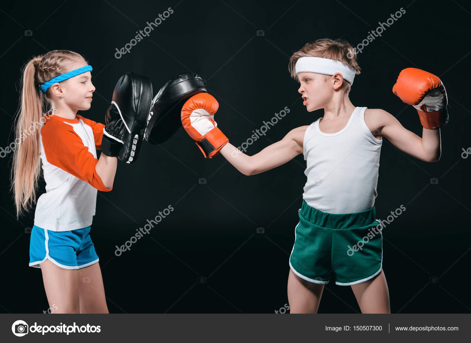 Boxeo de ni o y ni a fotograf a de stock IgorTishenko