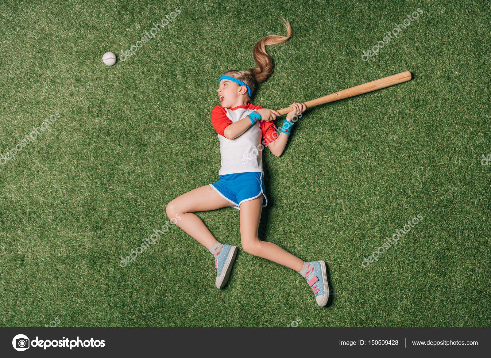 Girl playing baseball — Stock Photo © IgorTishenko 150509428