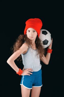 Futbol topu olan kız.