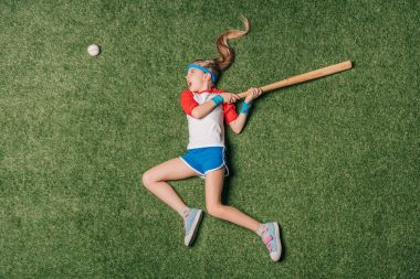 Beyzbol oynayan kız 
