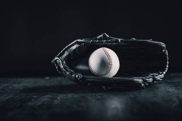 бейсбольная перчатка 