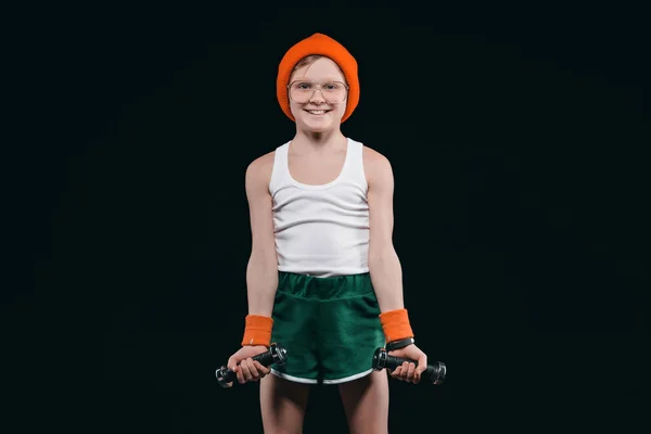 Treinamento menino com halteres — Fotos gratuitas