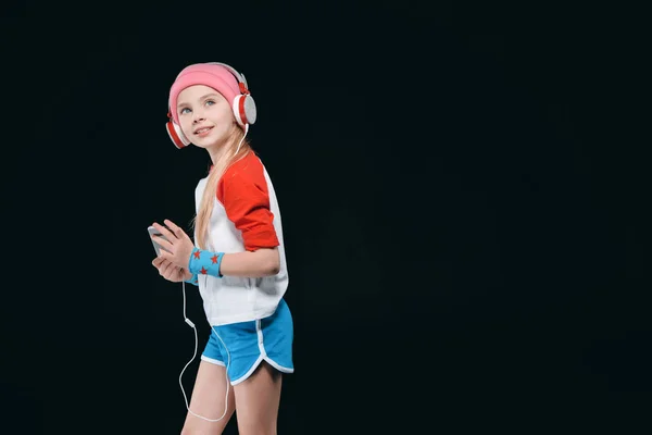 Menina desportiva em fones de ouvido — Fotografia de Stock