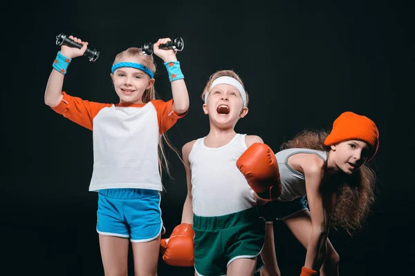 Aktivní děti se sportovní vybavení — Stock fotografie