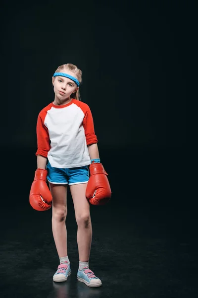 Meisje in bokshandschoenen — Stockfoto