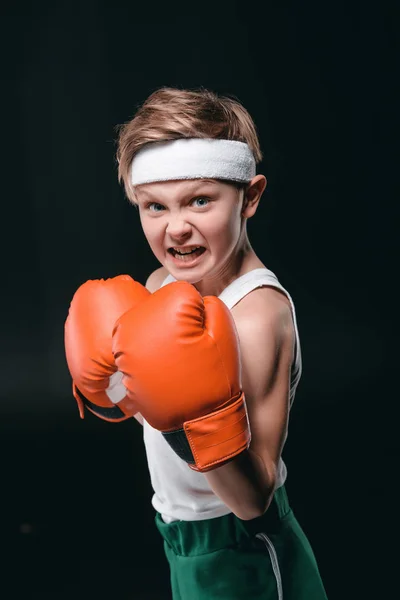 Pojke i boxning handskar — Stockfoto