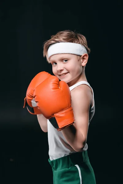ボクシング グローブの少年 — ストック写真