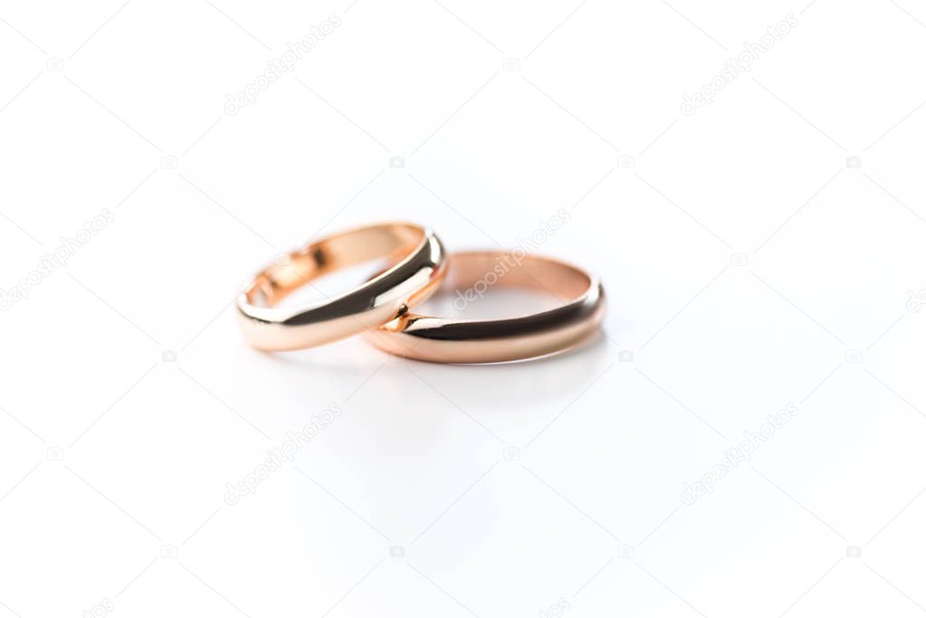 golden wedding rings 