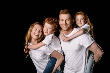 Mutlu Kızıl saçlı aile  