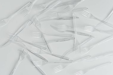 çeşitli plastik çatal bıçak takımı