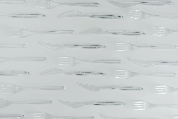 Çeşitli plastik çatal bıçak takımı — Stok fotoğraf
