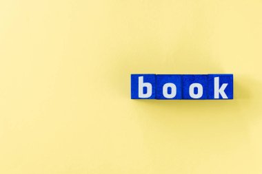 Mavi küpleri yapılan kitap kelime 