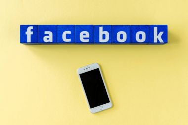 küpleri yapılan facebook logosu