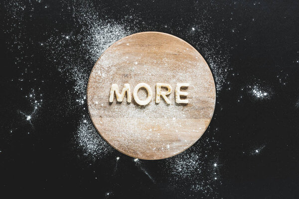 Съедобные надписи на доске
 