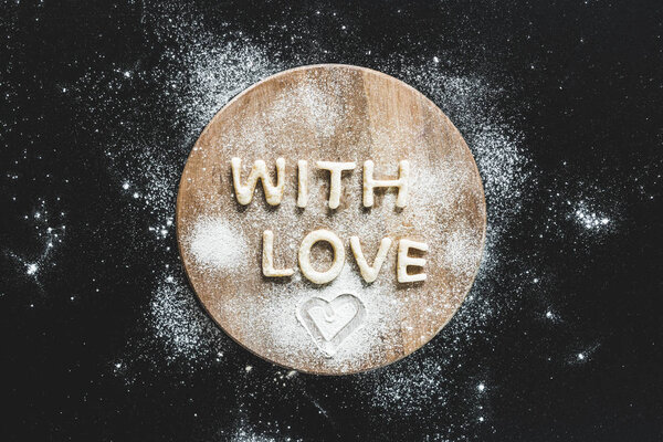 Съедобные надписи на доске
 