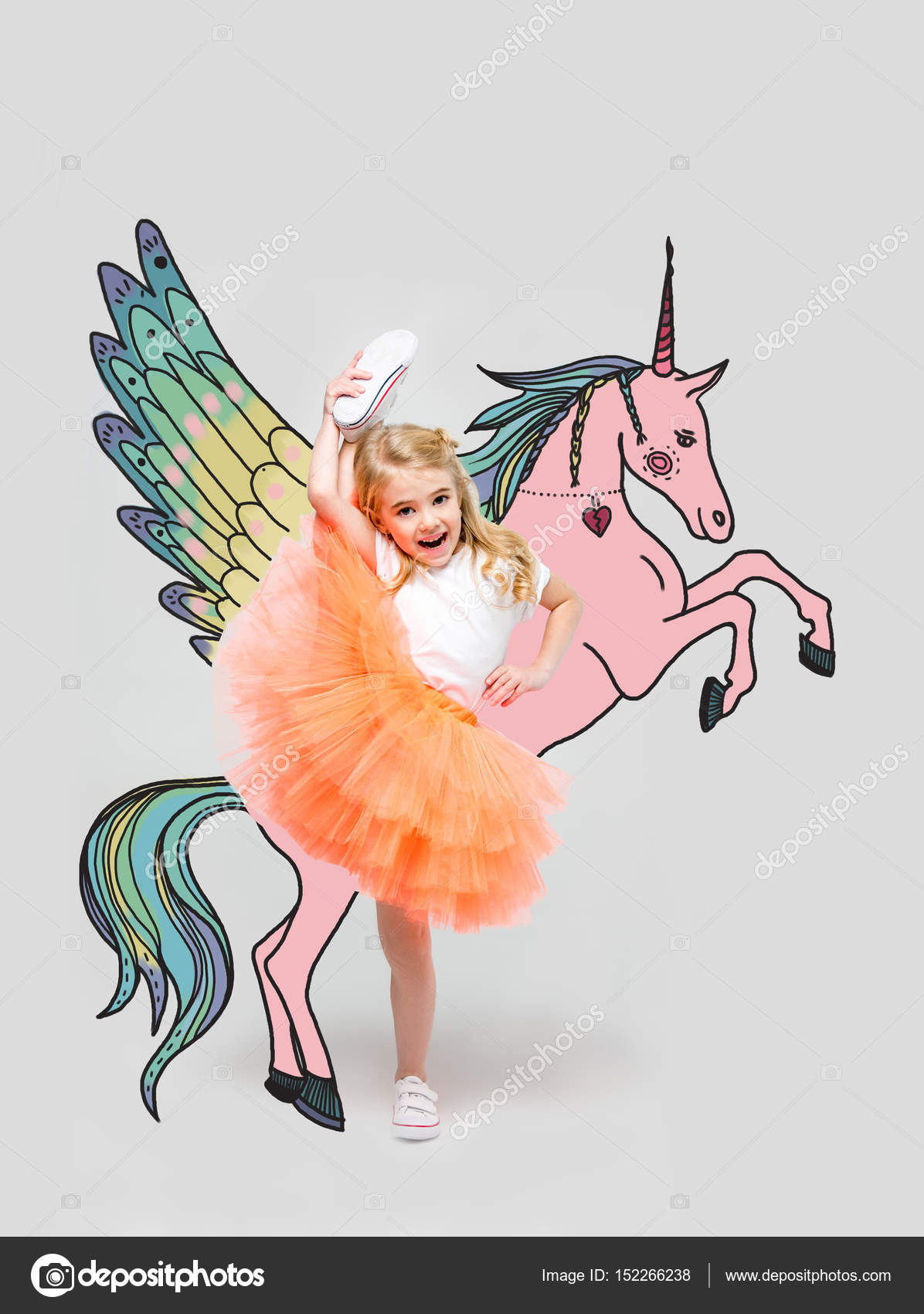 Gymnast della bambina carina con la sua gamba su priorit  bassa della mano disegnata unicorno colorato — Foto di IgorTishenko