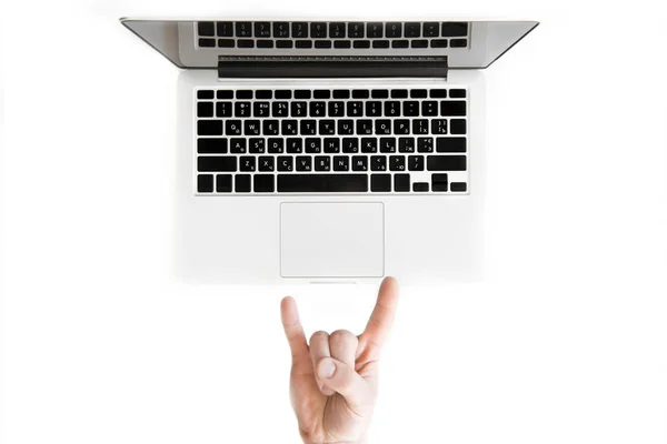 Emberi kéz és laptop — Stock Fotó