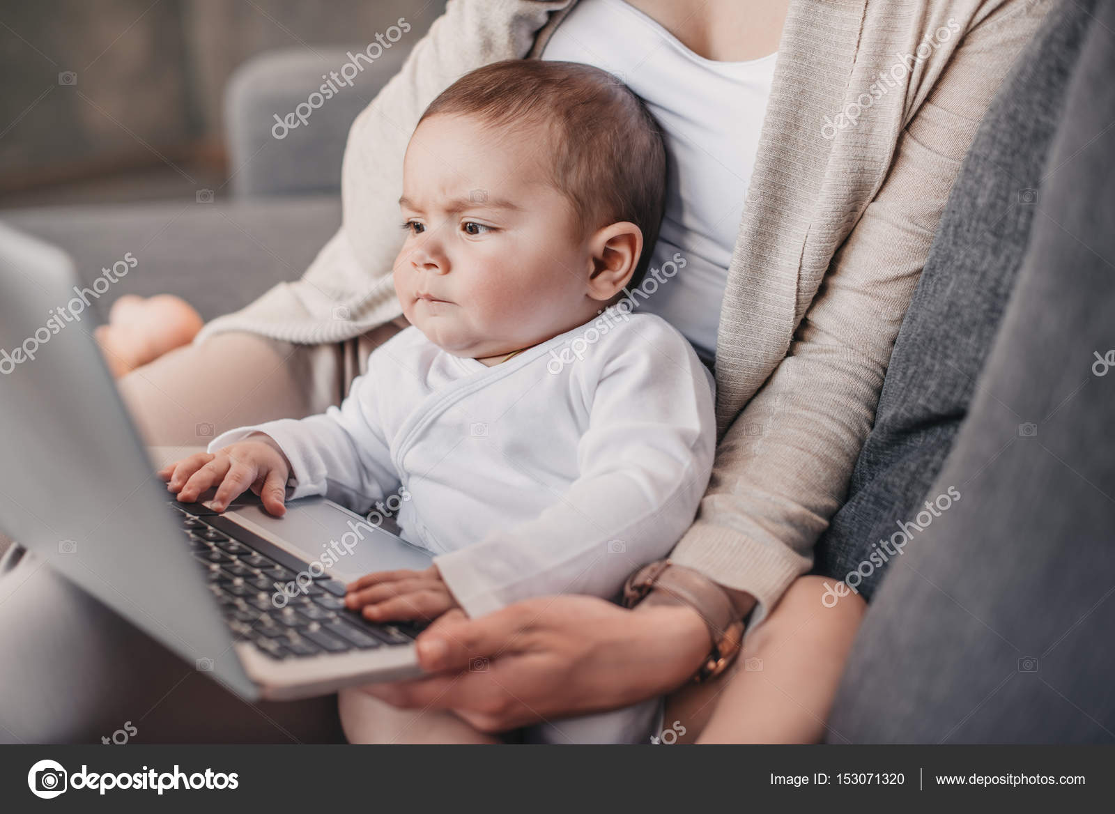 Bebe Rigolo Images Libres De Droit Photos De Bebe Rigolo Depositphotos