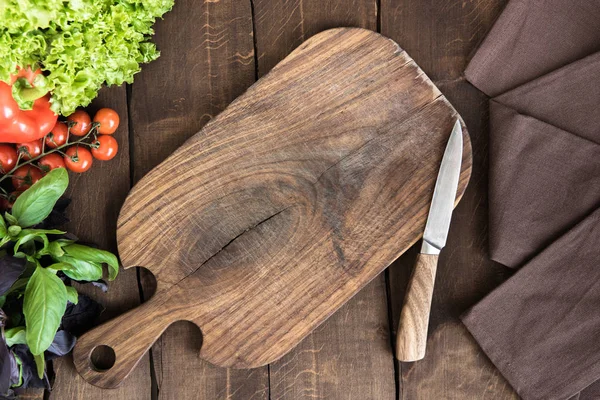 Vegetables with cutting board — Stock Photo, Image