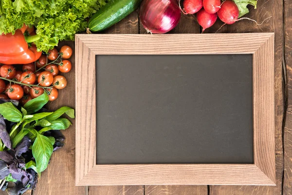 Chalkboard with group of fresh vegetables — Stock Photo, Image