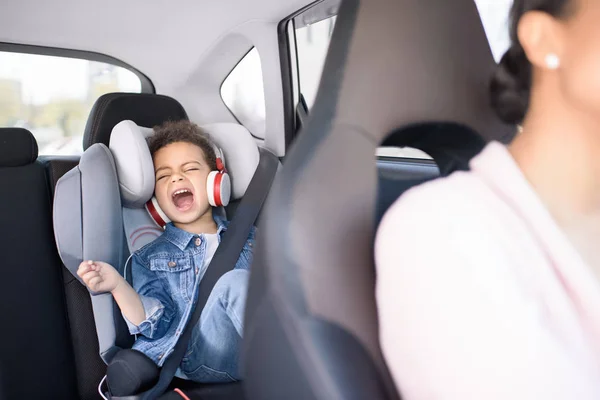 Little girl in car — Stock Photo, Image