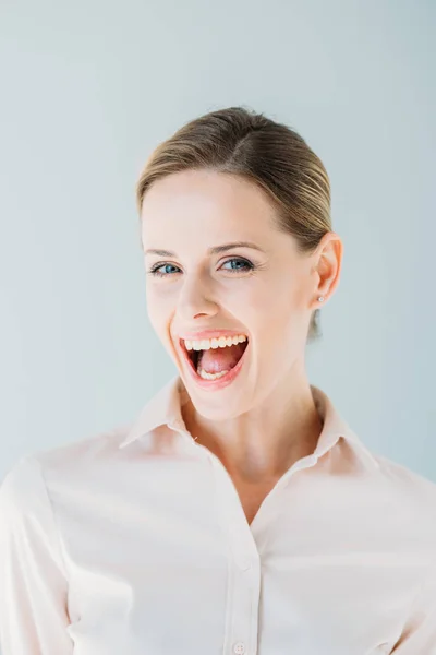 Mujer de negocios caucásica con expresión facial — Foto de Stock