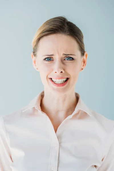 Mujer de negocios caucásica con expresión facial — Foto de Stock