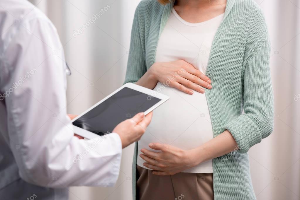 doctor and pregnant woman