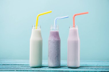 Milkshake cam şişelerde 