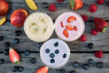 muz ve berry milkshakes gözlük