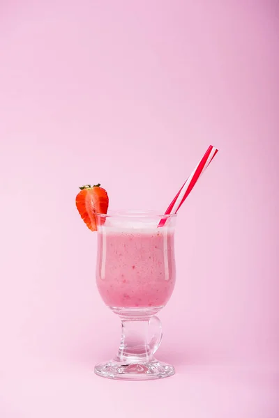 맛 있는 딸기 밀크 쉐이크 — 스톡 사진