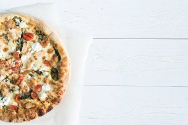 kagit üzerinde İtalyan pizza