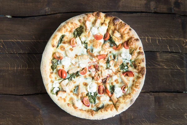 Hemlagad italiensk pizza — Stockfoto