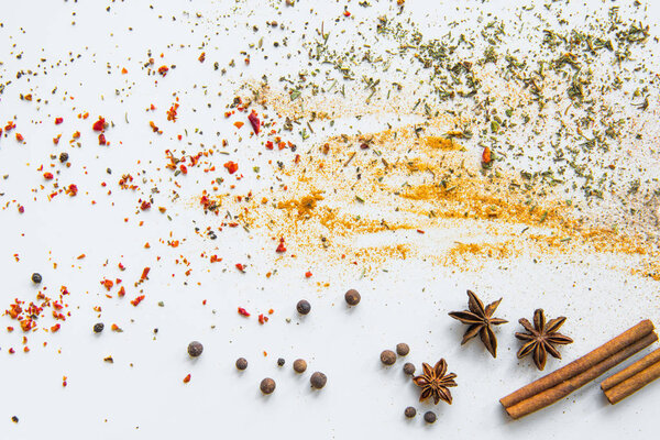 Scattered aromatic spices