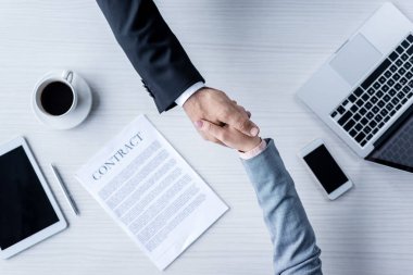İş Adamları Tokalaşıyor